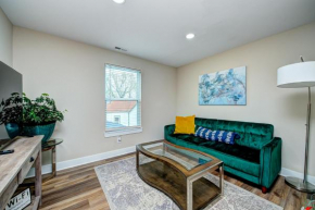 Stylish 1BR Condo 1 Mile To Downtown